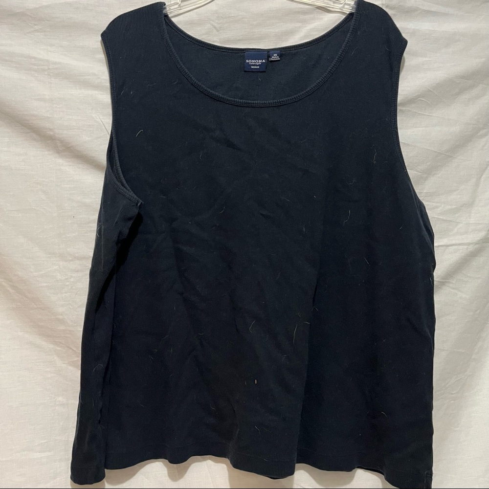 Black tank top 🧷